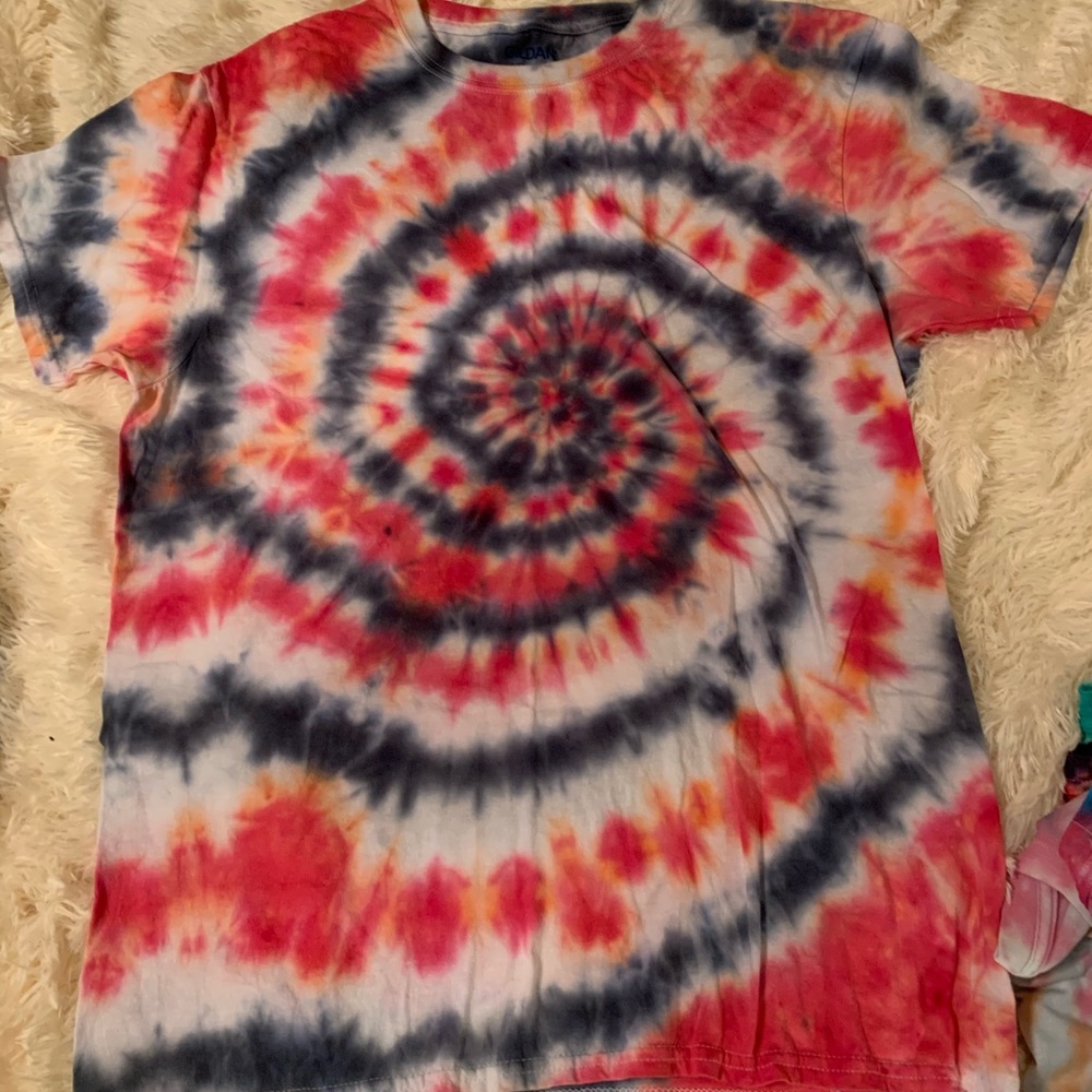 Hypnotizing Tie dye shirt!